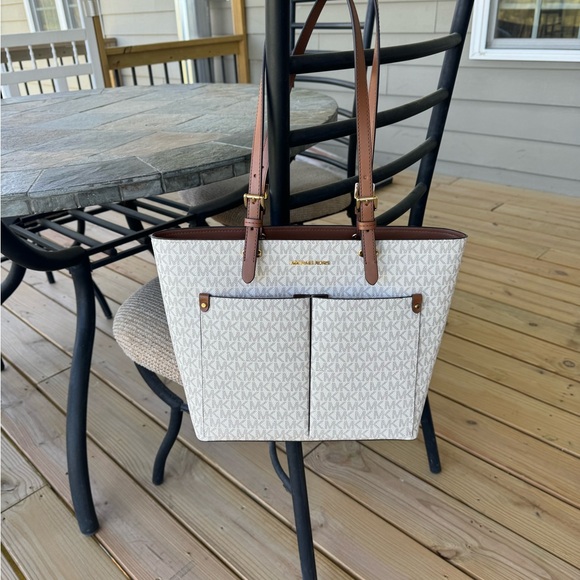 Michael Kors Jet Set Travel tote and wallet - Picture 2 of 6